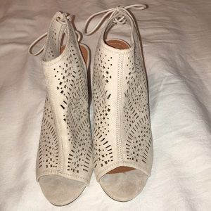 NWOB cute perforated suede heels